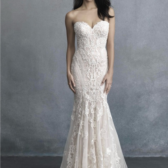 Beautiful Couture Wedding Dress show stopper - Picture 2 of 5